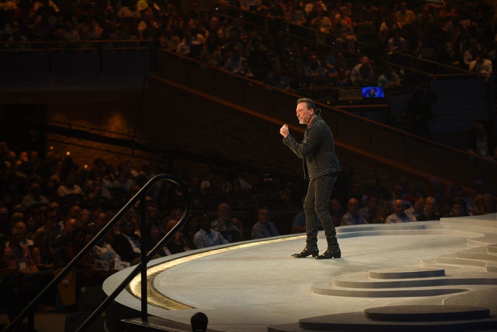 Erwin McManus teaching at the GLS 2018 on living with No Regrets